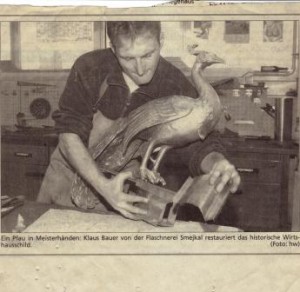Der "Pfauen" erhält einen neuen Kupfersockel 1988